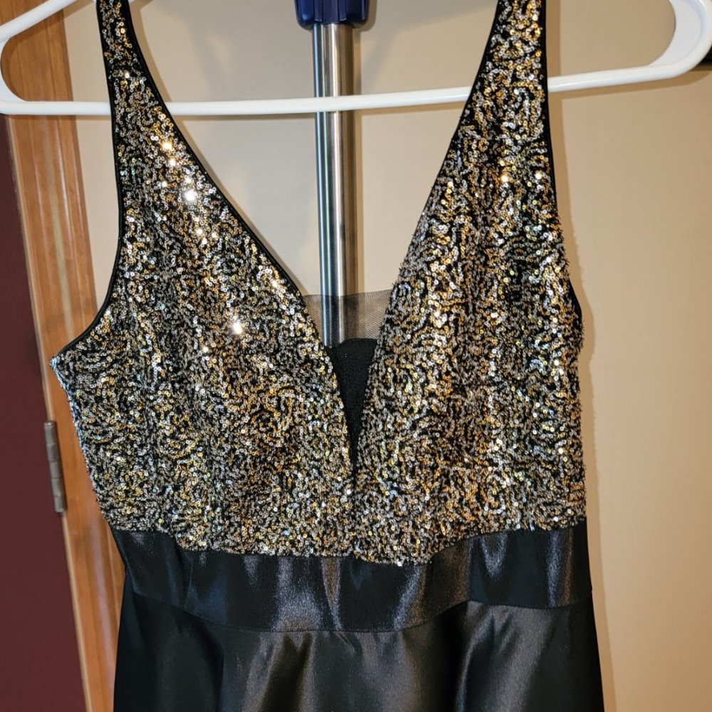 EVER-PRETTY Mesh Insert Contrast Sequins High Low Hem Satin Prom Dress - Picture 2 of 5